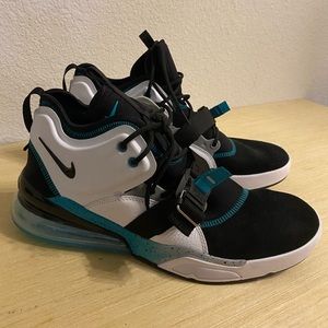 Nike Air Force 270